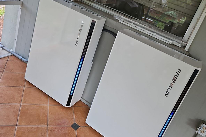 Integrated energy storage and battery backup