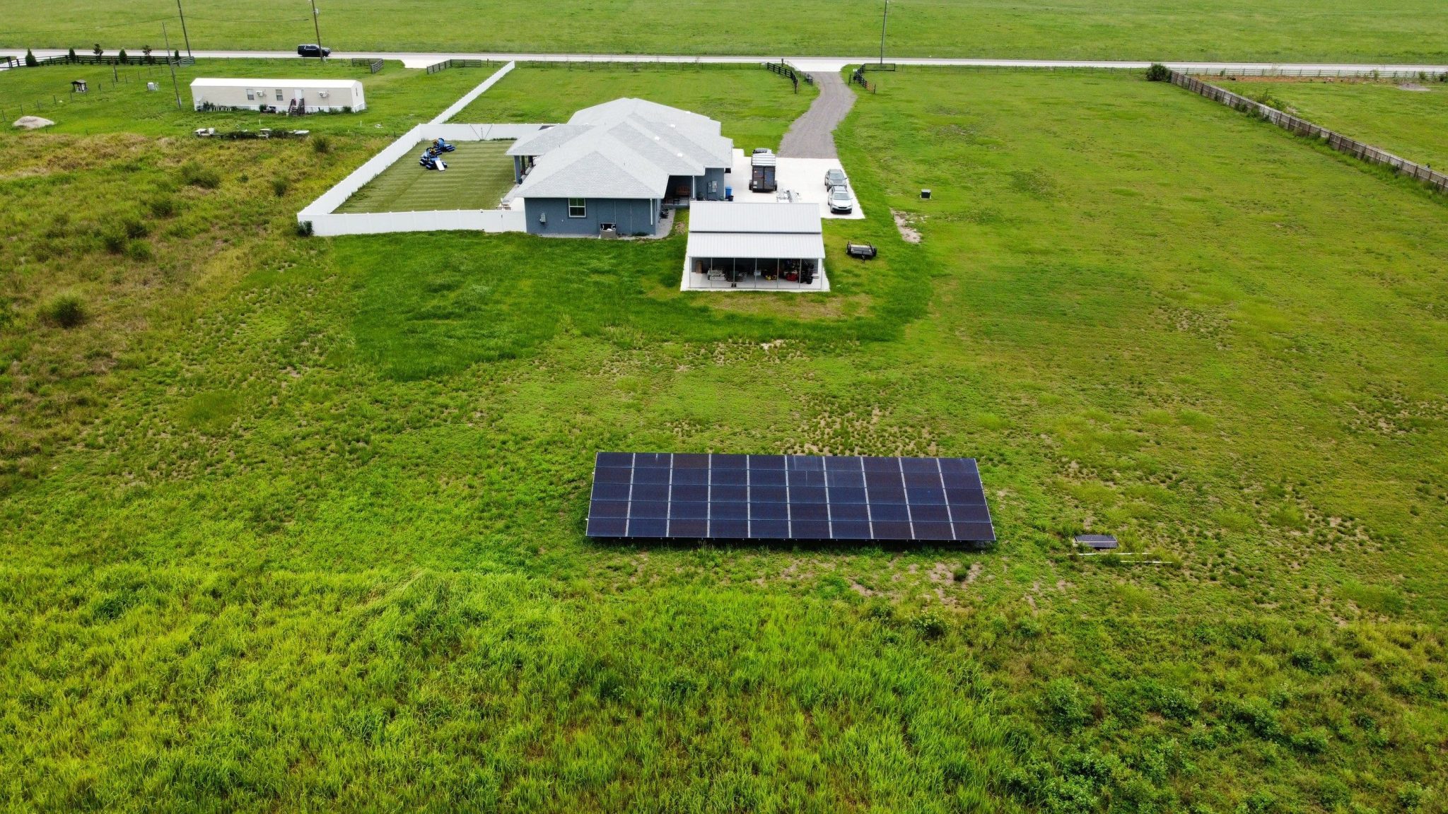 Off-Grid vs Hybrid Solar: The Smart Homeowner's Guide